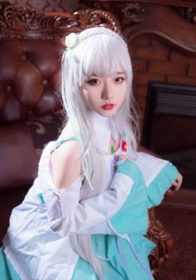 年轻老师6大胸女教师