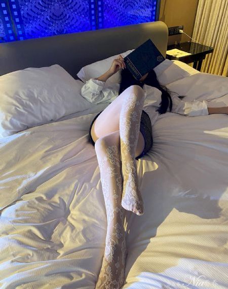 不穿内衣的瑜伽老师