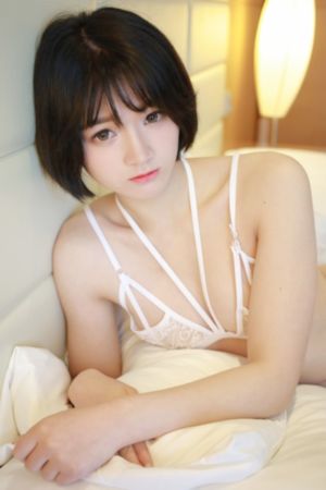 边吃奶边弄进去呻吟动视频