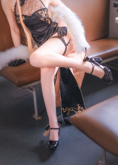 默绘女高