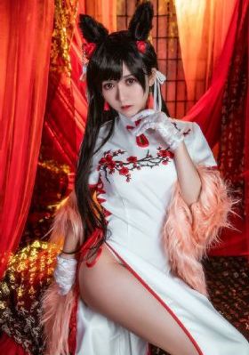 女人脱了内裤趴开腿让男躁动态图
